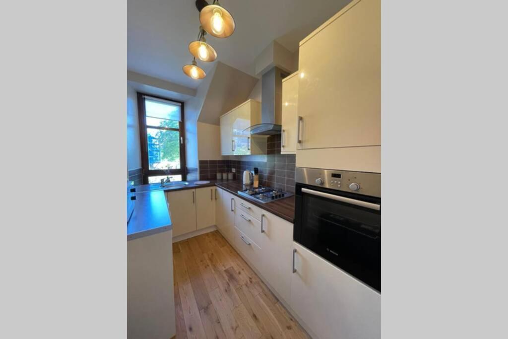 No 10 Immaculate City Centre, Top Floor 2 Bed Flat With Free Parking Inverness Bagian luar foto
