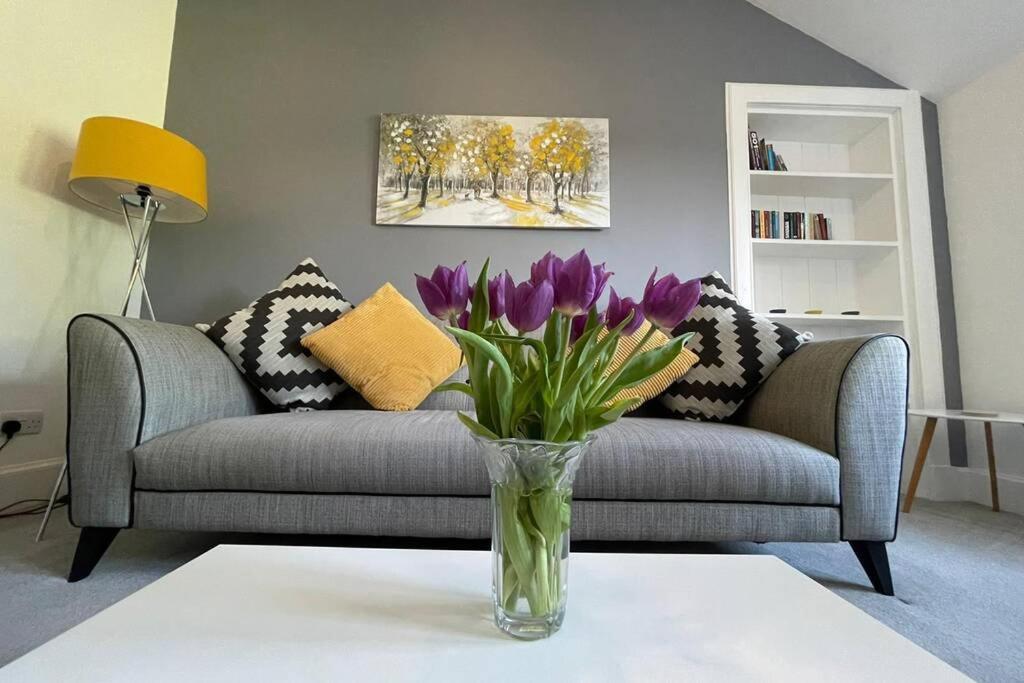 No 10 Immaculate City Centre, Top Floor 2 Bed Flat With Free Parking Inverness Bagian luar foto