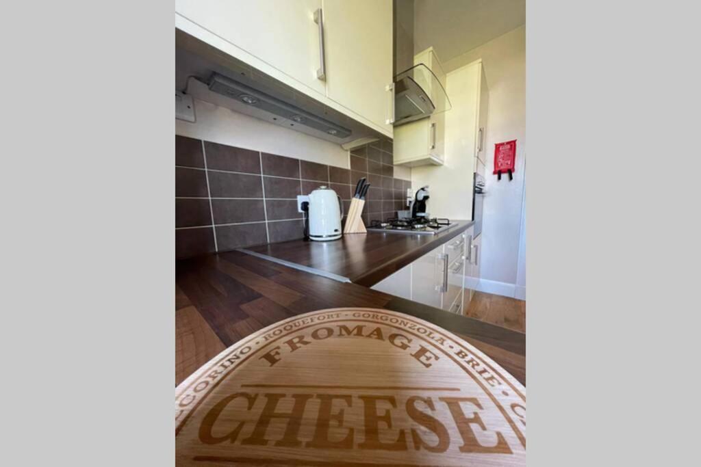 No 10 Immaculate City Centre, Top Floor 2 Bed Flat With Free Parking Inverness Bagian luar foto